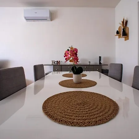 Fair 2 Min - Private Parking Apartment