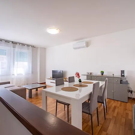 Fair 2 Min - Private Parking Apartment Verona